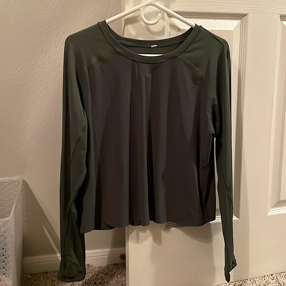 Lululemon green dry fit crop top - Picture 3 of 4